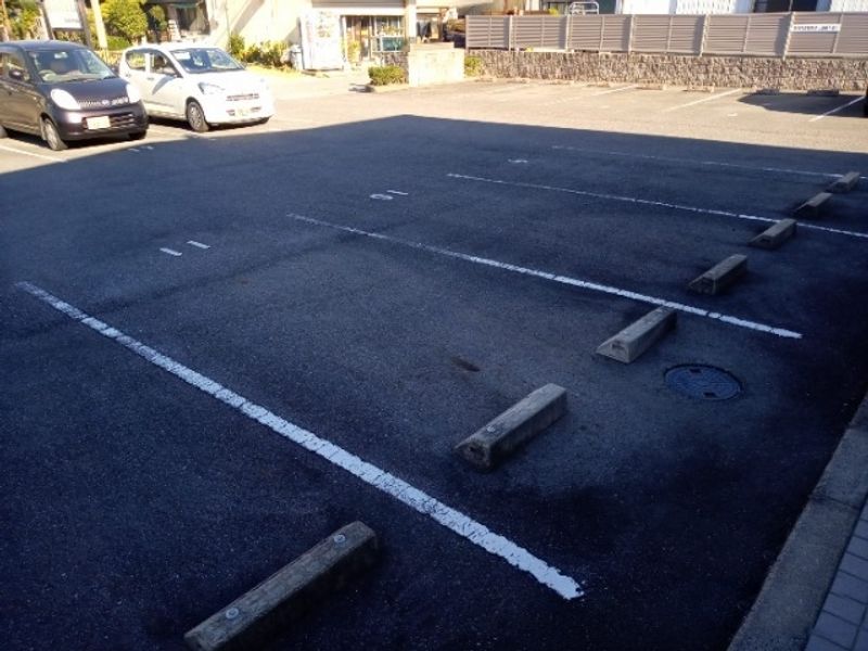 レオパレス一色 駐車場