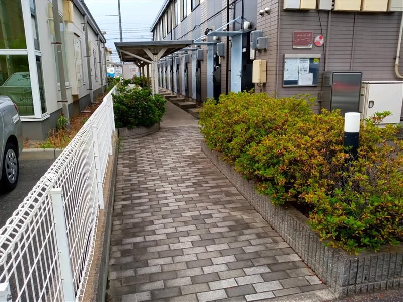 レオパレスマユリカ エントランス