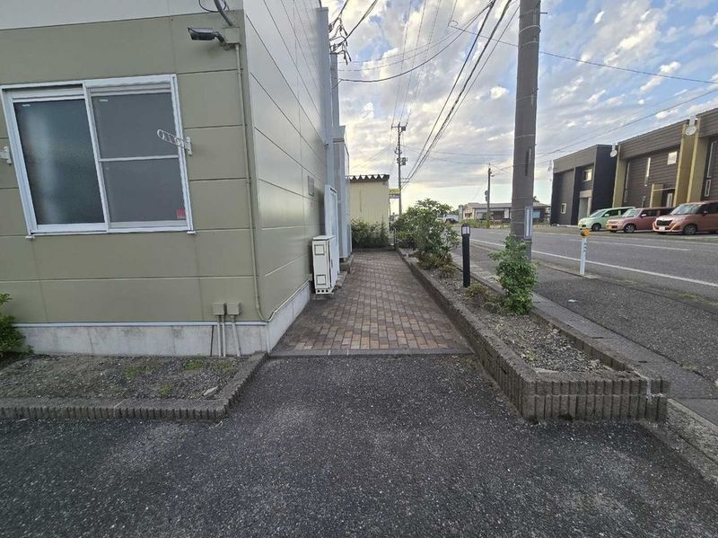 レオパレスマ　メゾン エントランス