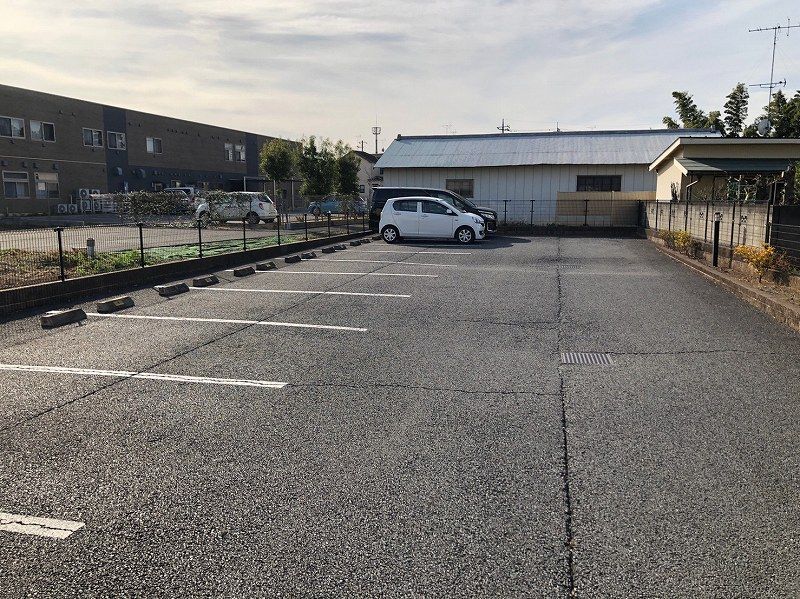 レオパレスユートピア白岡 駐車場