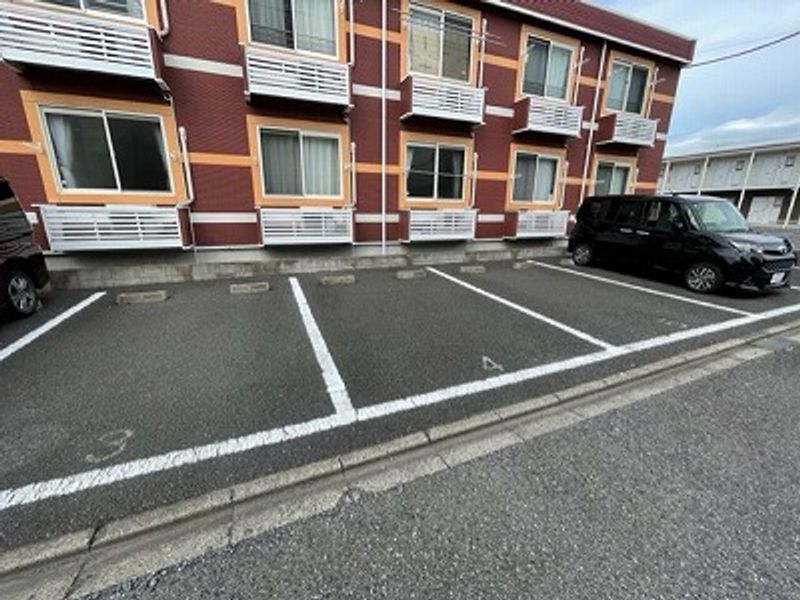 レオネクストサンシティーⅢ 駐車場