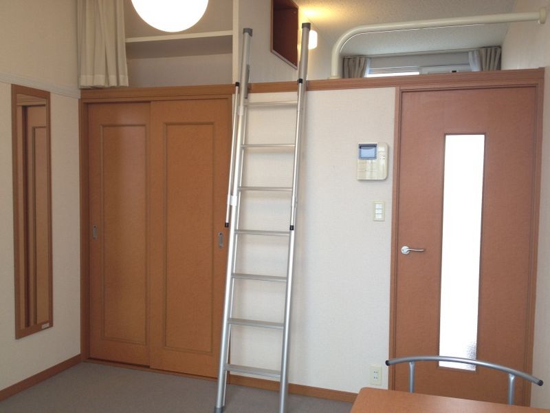 レオパレスカームＹＯＳＨＩＤＡ 居間