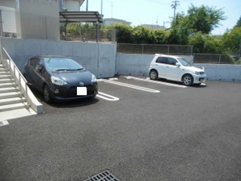 レオネクスト留ヶ谷Ｂ 駐車場
