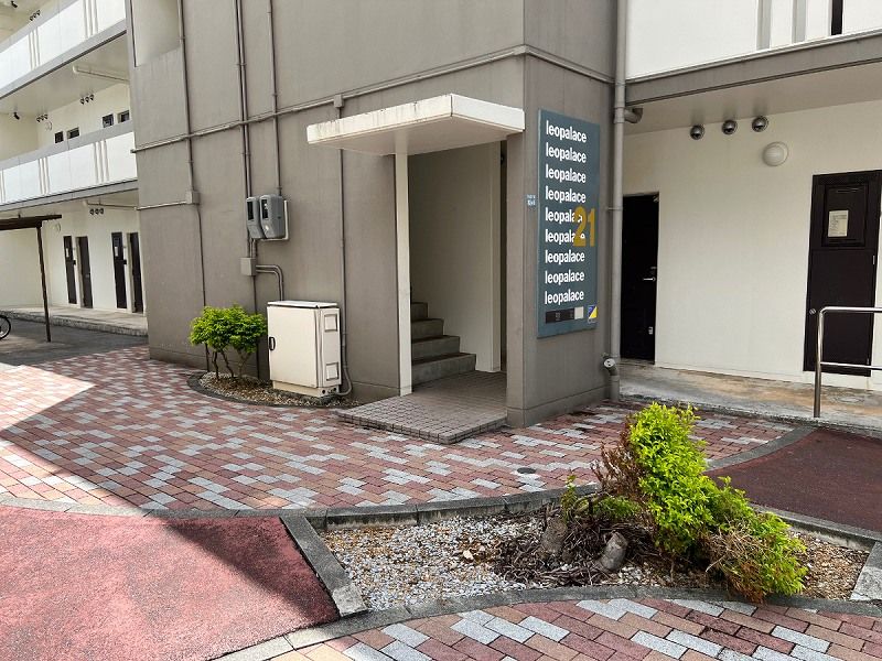 レオパレス楚辺 エントランス