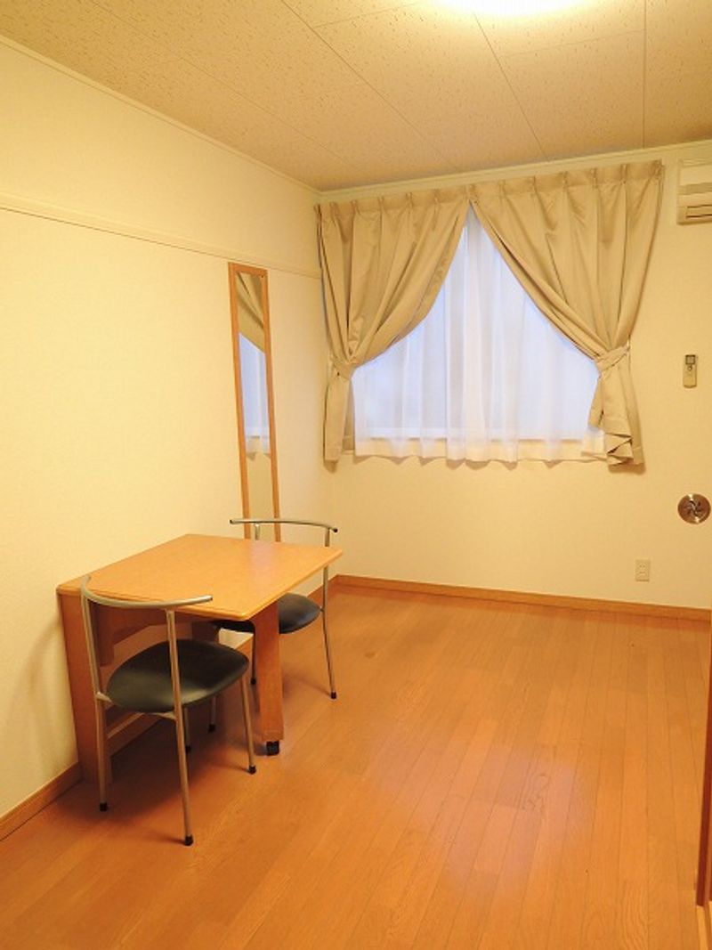 レオパレスマロンハイツ 居間