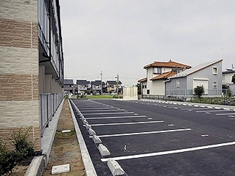 レオパレスｒｅｊｏｉｃｅ 駐車場
