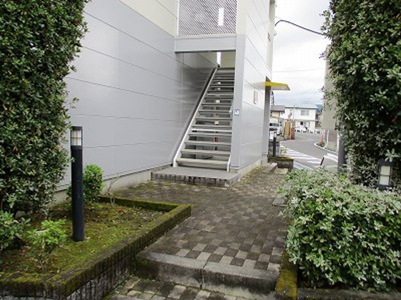 レオパレスカネマス エントランス