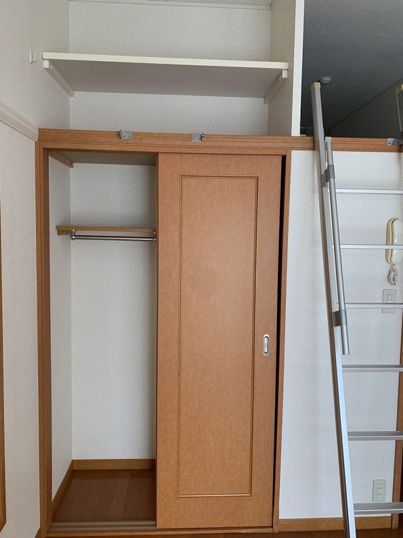 レオパレスカネエーズ吾妻 収納