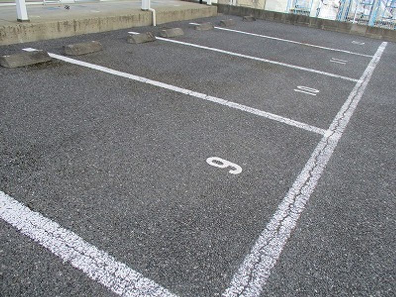 レオパレスエクセレント．１０ 駐車場