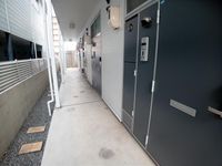 レオパレスサントラピーノ 玄関