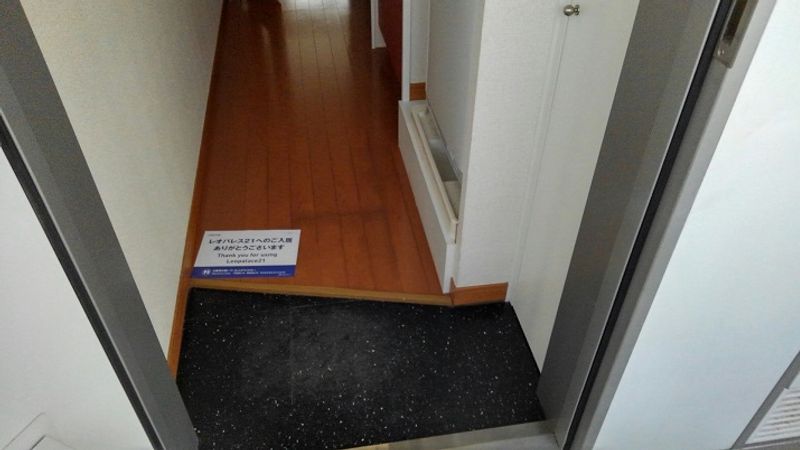 レオパレス赤坂 玄関