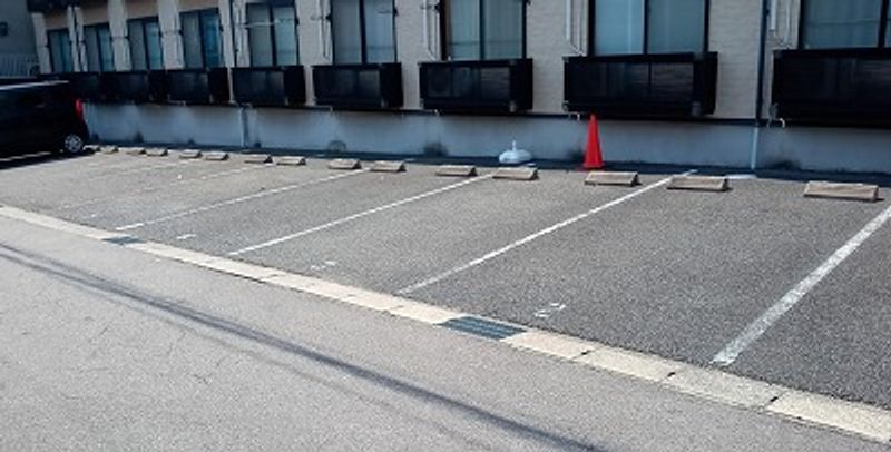 レオパレスリヴェール二ツ坂 駐車場