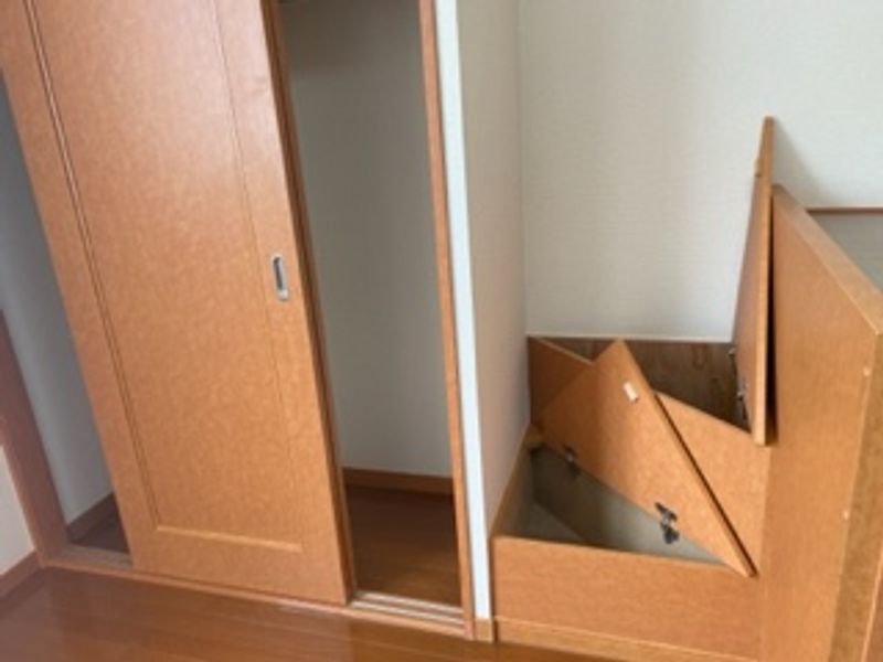 レオパレスビュウ　希望が丘 収納