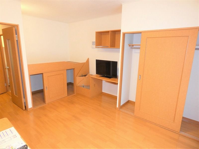 レオパレス加那 居間