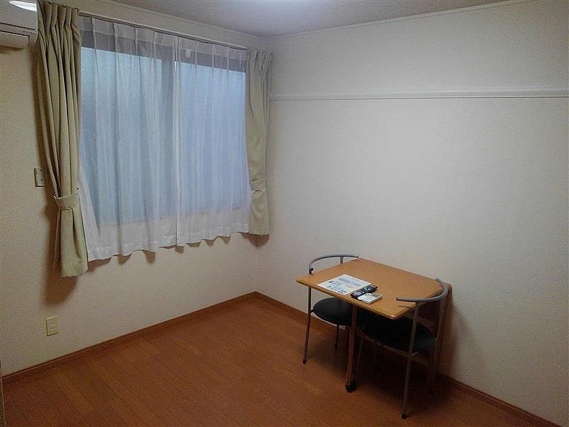 レオパレス英俊 居間