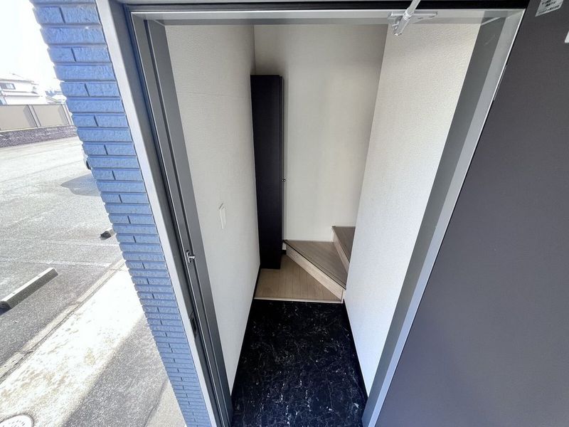 LEONEXT Terrie II Entrance