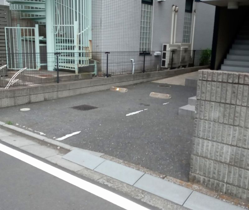 レオパレスエナ 駐車場