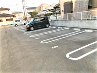 レオネクストカミツレ 駐車場