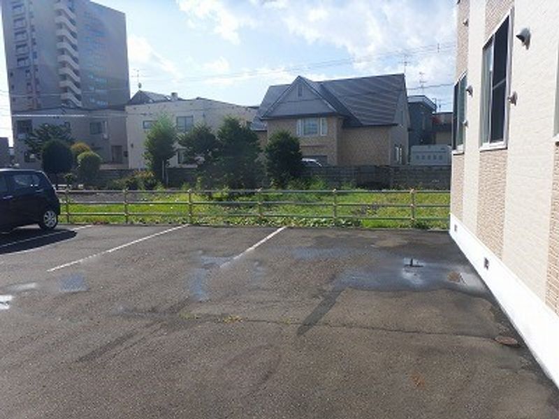 レオパレス有信 駐車場