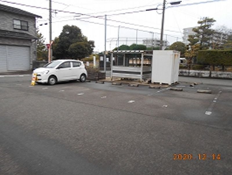 レオパレスフイリス 駐車場