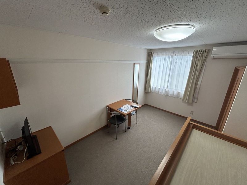 レオパレスセレルラ野田町 居間
