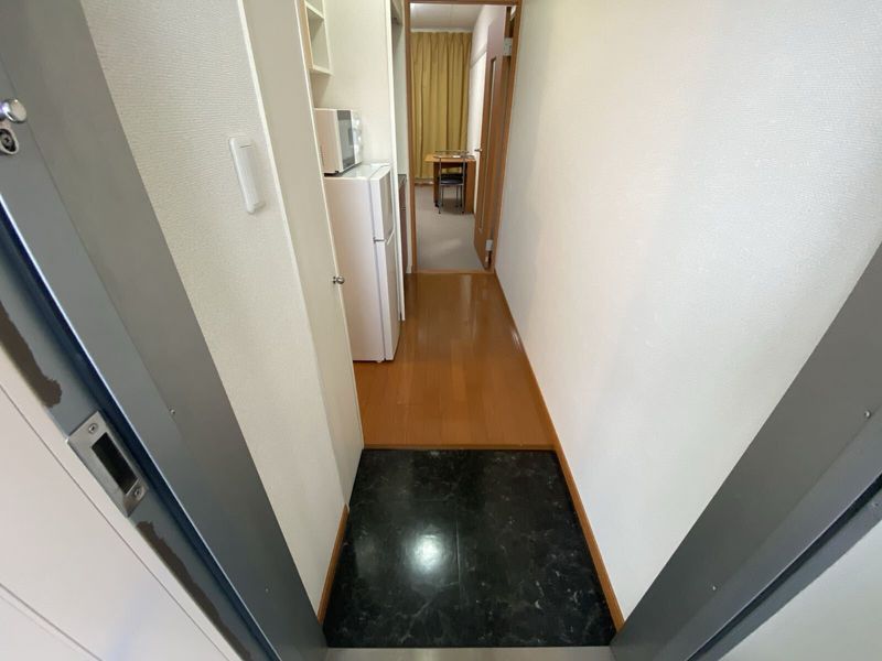 レオパレスフォンティーヌ 玄関