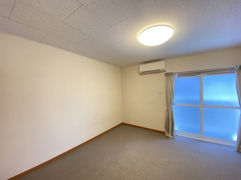 レオパレス森真 居間