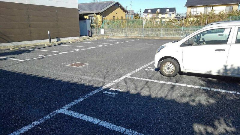 レオパレスフォンターナ 駐車場