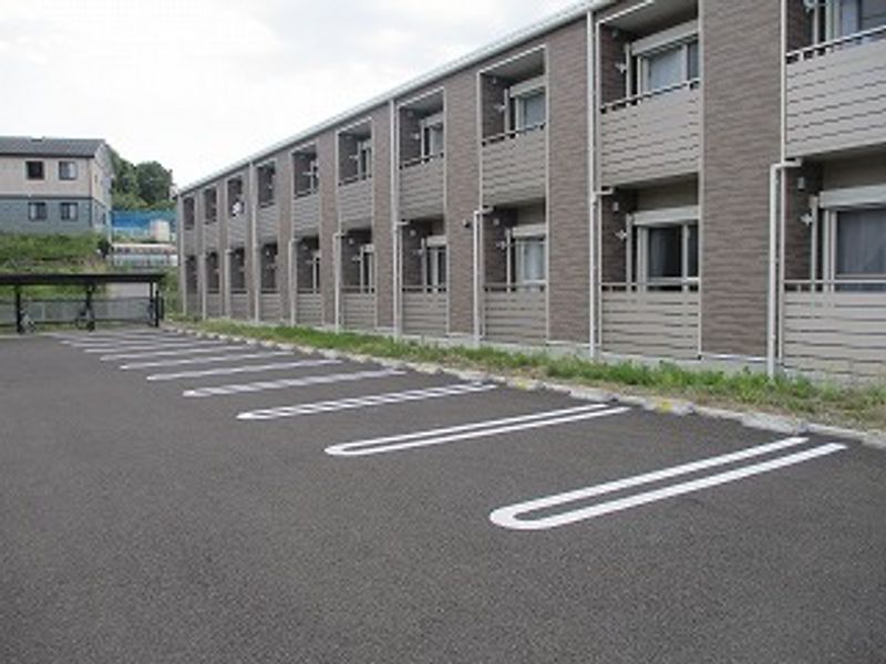 レオネクストヤマヨシ 駐車場