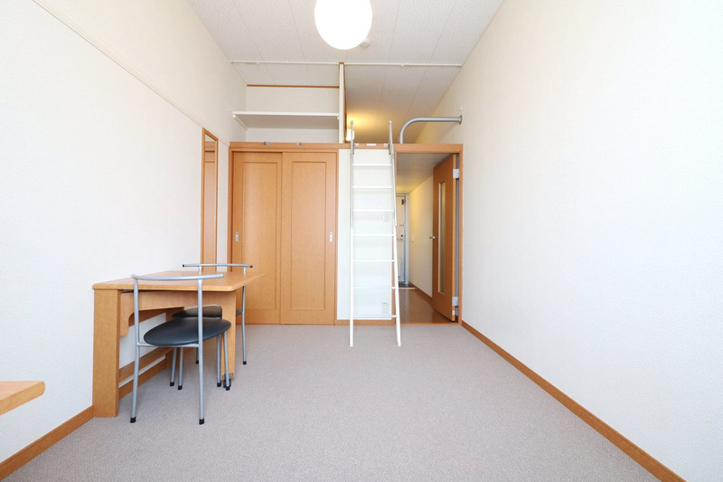 レオパレス片山 居間
