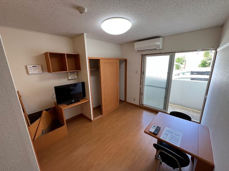 レオパレスかみはら通り 居間