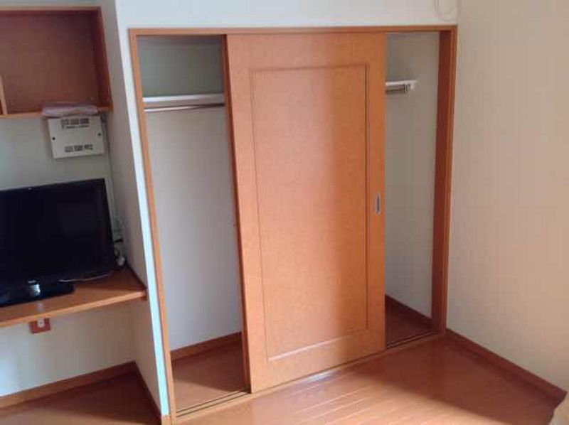 レオパレスグレイス下田 収納