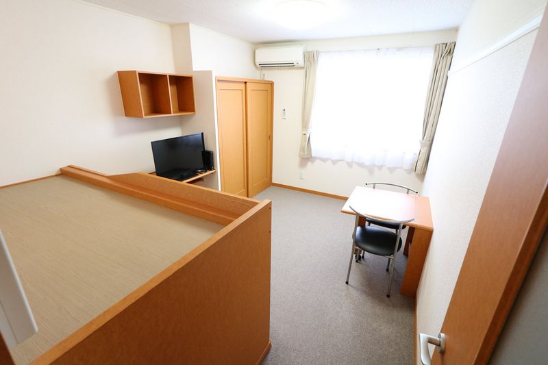 レオパレス雅荘 居間