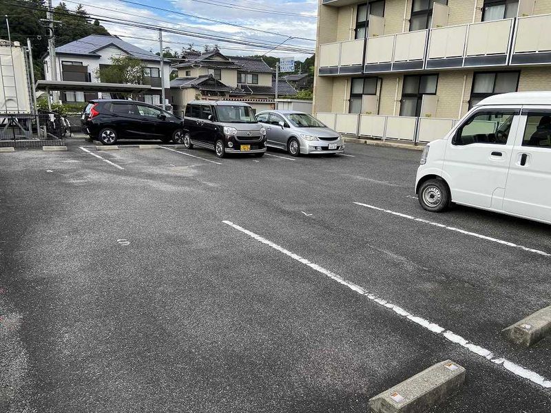 レオパレス池垣 駐車場