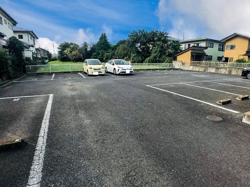 レオパレスＫ 駐車場