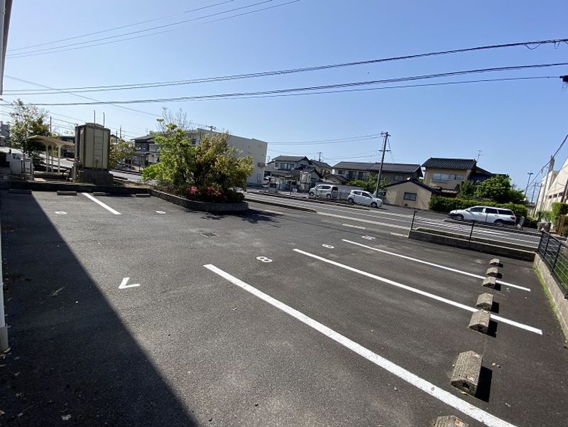 レオパレスＹｕｍａｃｈｉ 駐車場