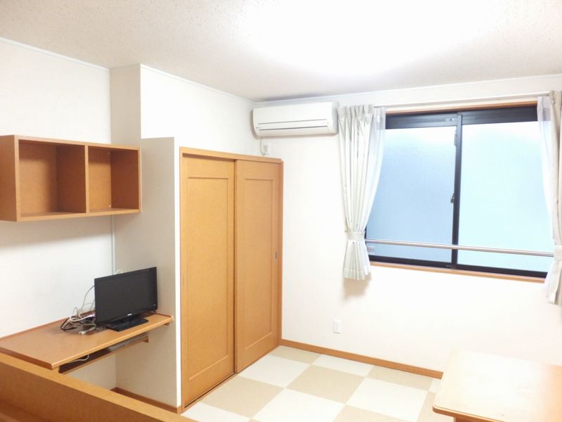 レオパレス桃木 居間