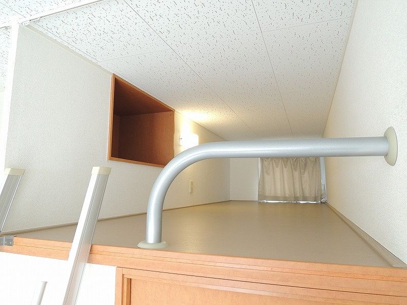 レオパレス中央 寝室