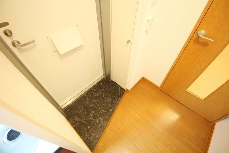 レオパレス瀬田川 玄関