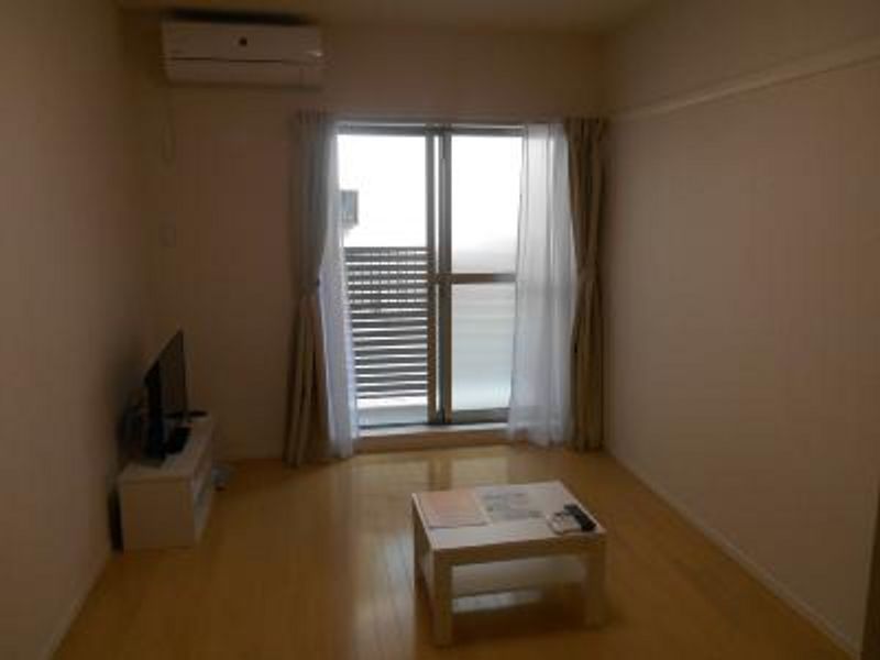 CLEINO Pleasure Town III Living room