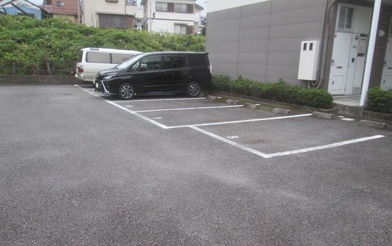 レオパレスマリオ 駐車場