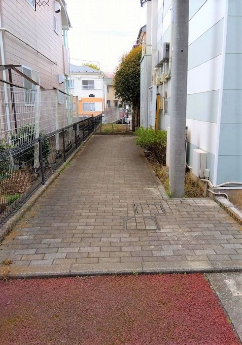 レオパレスハーヴェスト湖北 エントランス