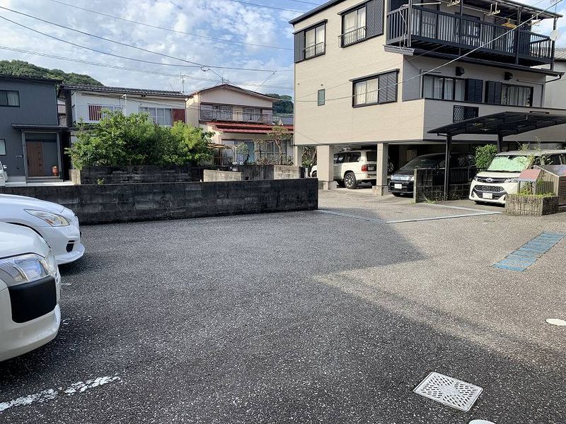 レオパレスオブリガード彩 駐車場