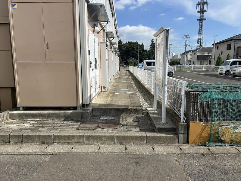 レオパレス四郎丸 エントランス