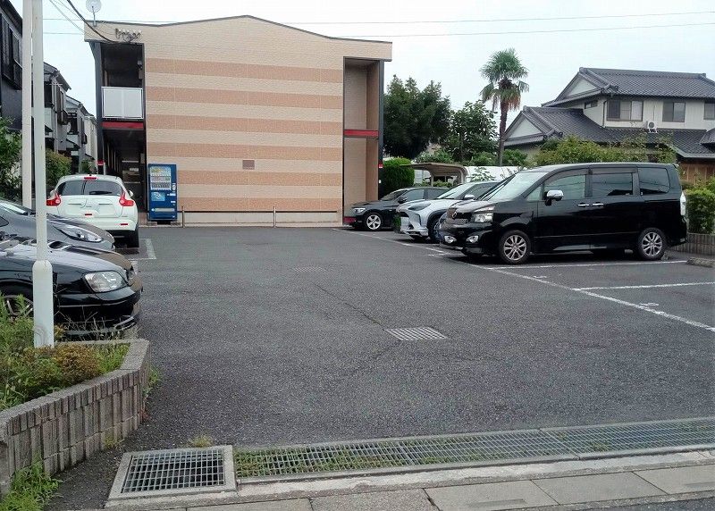 レオパレスあい 駐車場