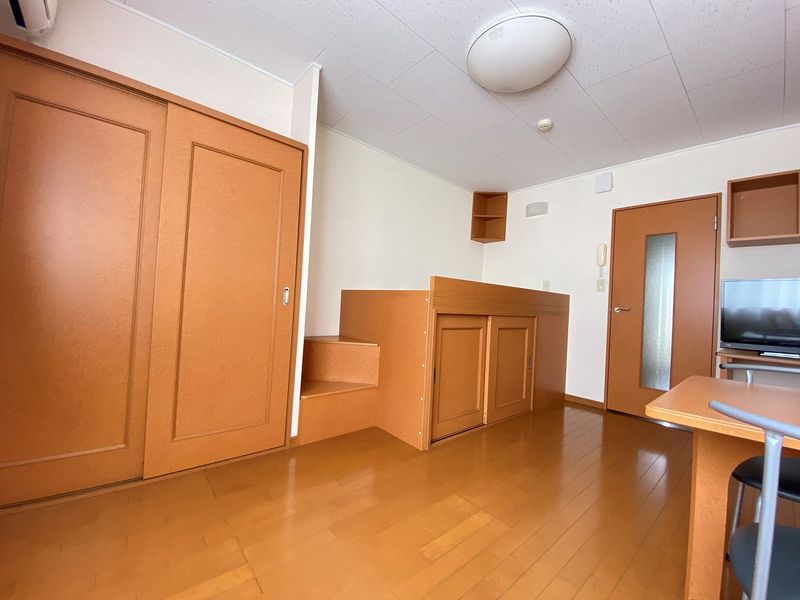 レオパレスルミエール六番館 居間