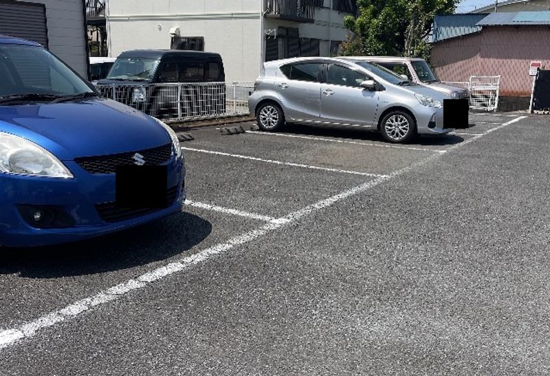 レオパレスビエント 駐車場