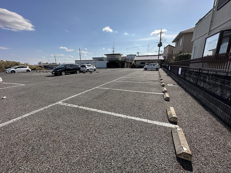 レオパレスシフォン 駐車場