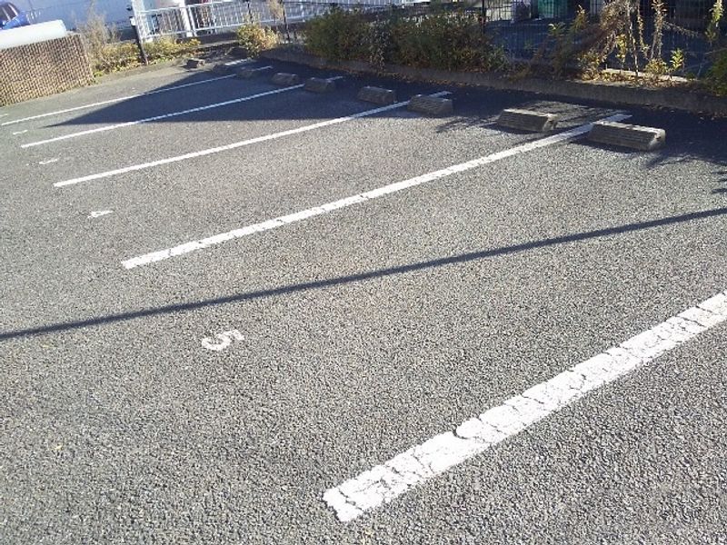 レオパレスＣＥＲＥＺＯ 駐車場