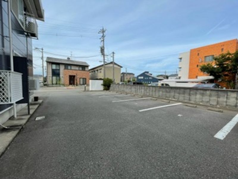 レオパレスイーストＫⅢ 駐車場